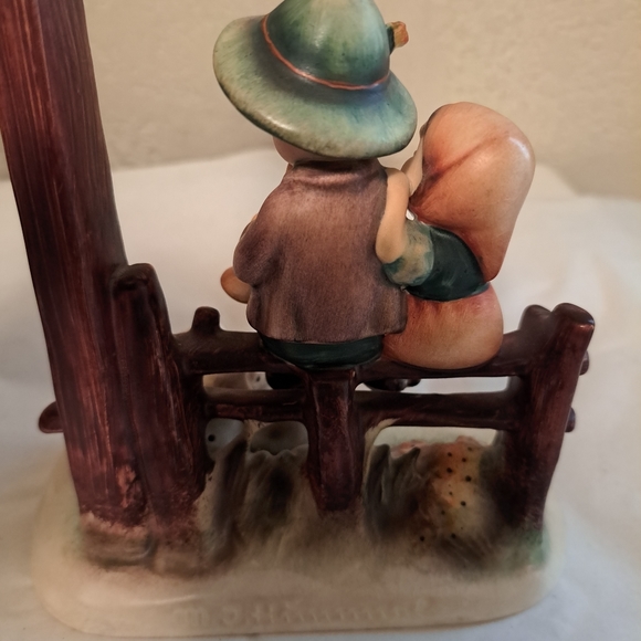 FINAL SALE Goebel Hummel  Wayside Devotion TMK2 28/2 figurine - Picture 6 of 10